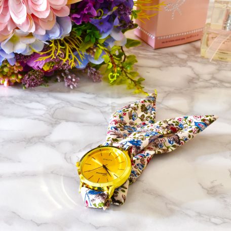 Luxusné elegantné zlaté dámske hodinky s kvetinový viazaním na ruku