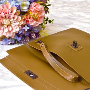 večerná kaki dámska listová kabelka elegantná luxusná kožená