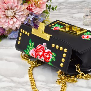 luxusná dámska čierno zlatá vyšívaná kožená crossbody kabelka